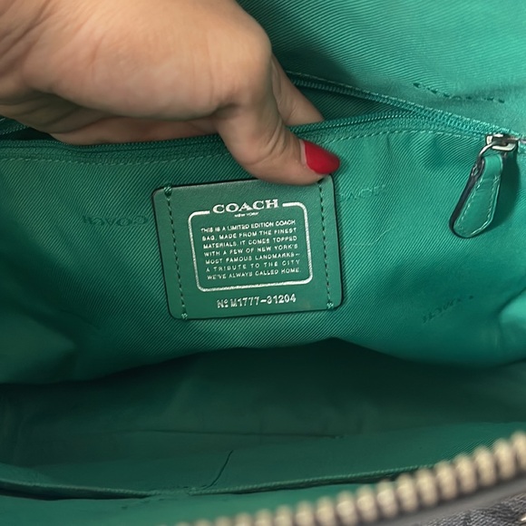 Coach rare nyc skyline - Picture 6 of 6